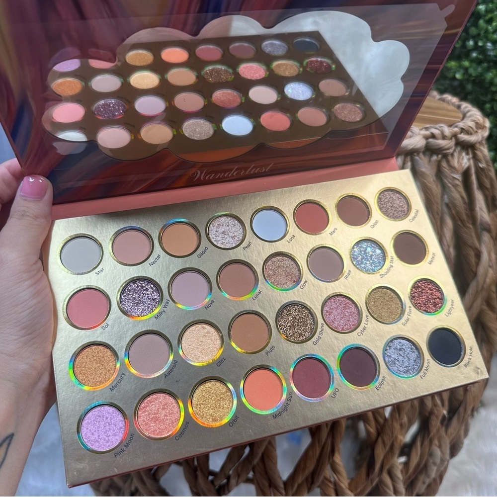 Wanderlust eyeshadow palette new‎